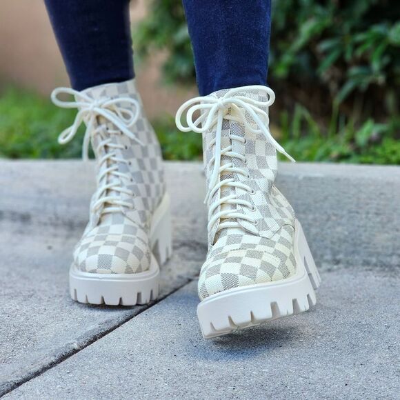 Womens Checkered Lace Up Block Heel Boots - Picture 5 of 6